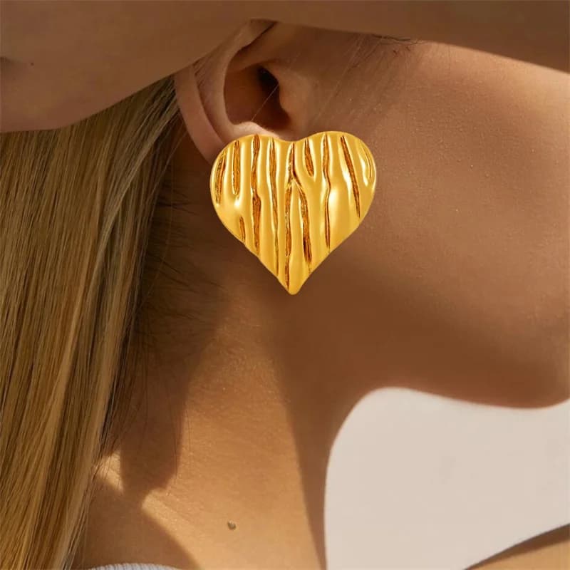 Boucles d'oreilles clous grandes cœurs dorés, 1 paire