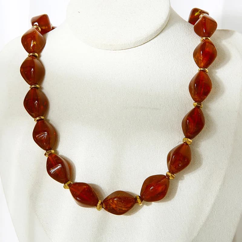 Collier ras-du-cou perles en résine acrylique