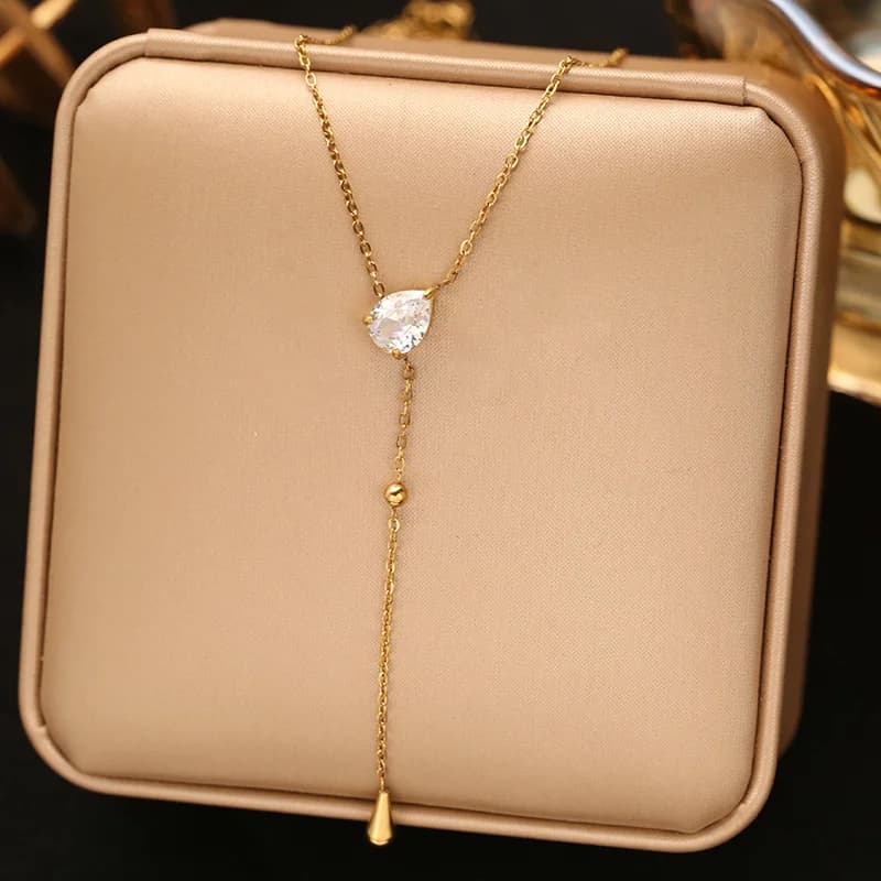 Collier pendentif délicat en Y long à perles dorées