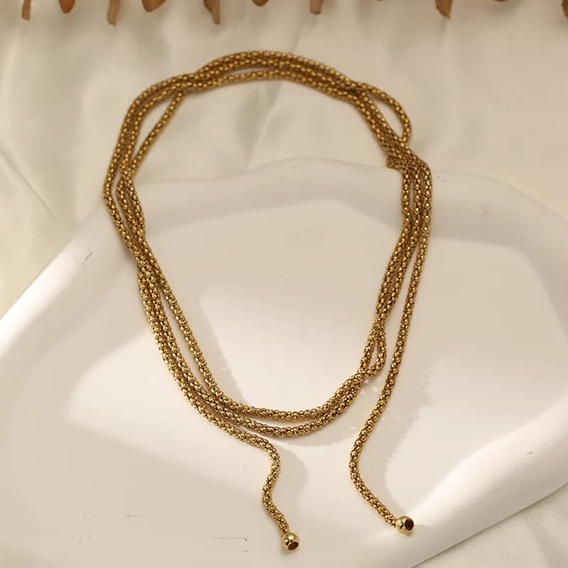 Collier superposé à longue chaîne