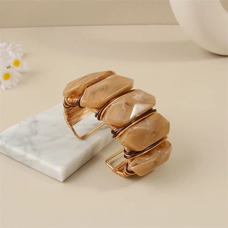 Bracelet manchette irrégulier en résine losange