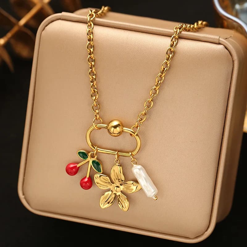 Collier Pendentif Fleur Cerise Perle