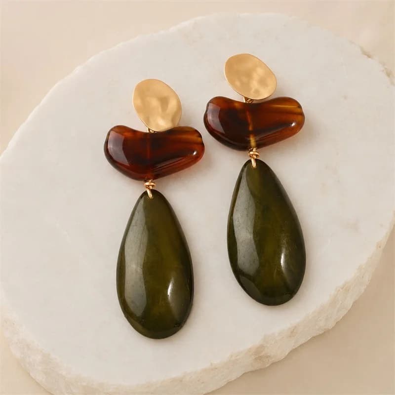Boucles d'oreilles pendantes vintage en résine