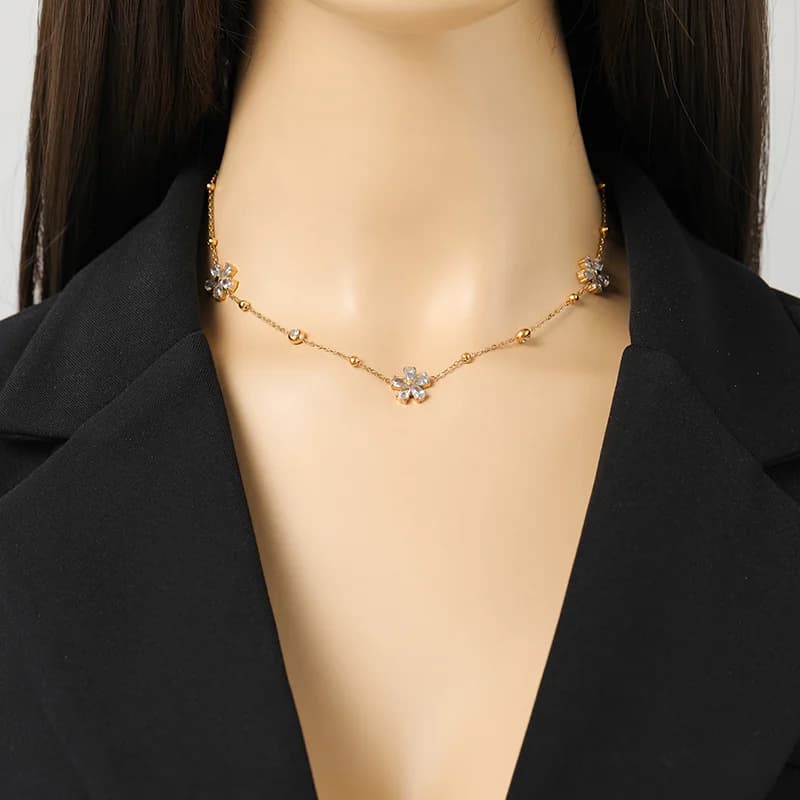 Parure de bijoux fleur avec zircons blancs