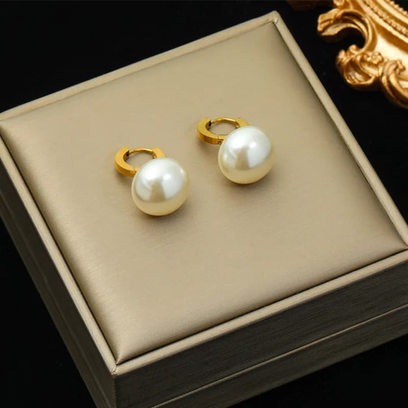 Boucles d'oreilles pendantes à perles irrégulières et pompons
