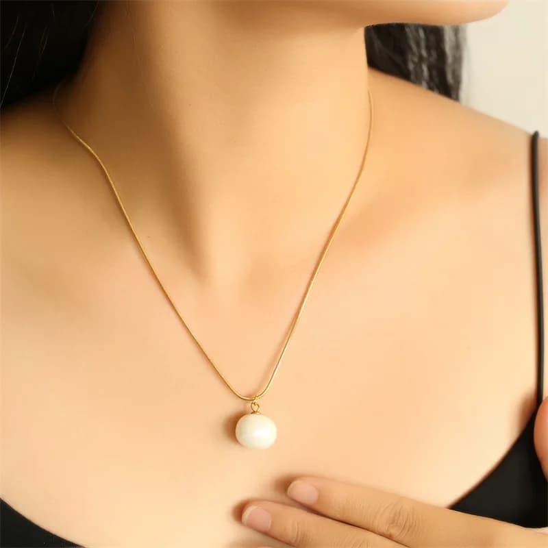 Collier pendentif perle bling avec placage PVD