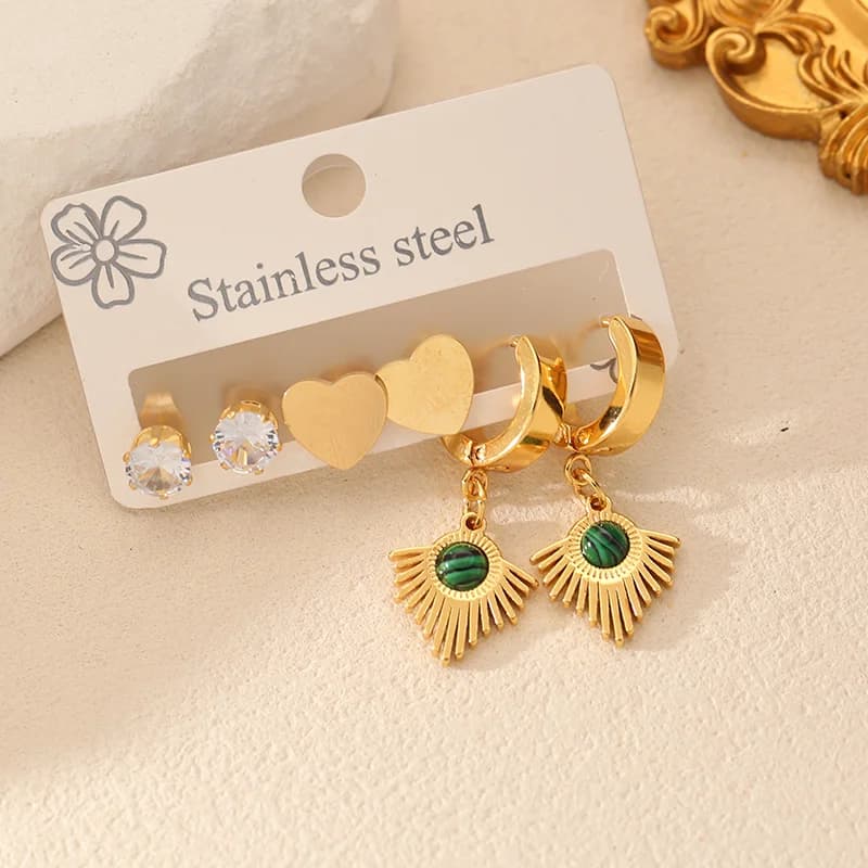 Boucles d'oreilles clous en pierre verte vintage