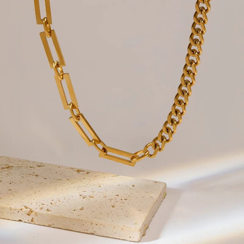 Collier ras de cou chaîne maillons larges, couleur or
