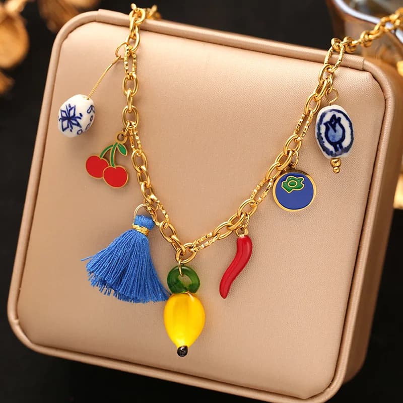 Collier pendentif cerise chili
