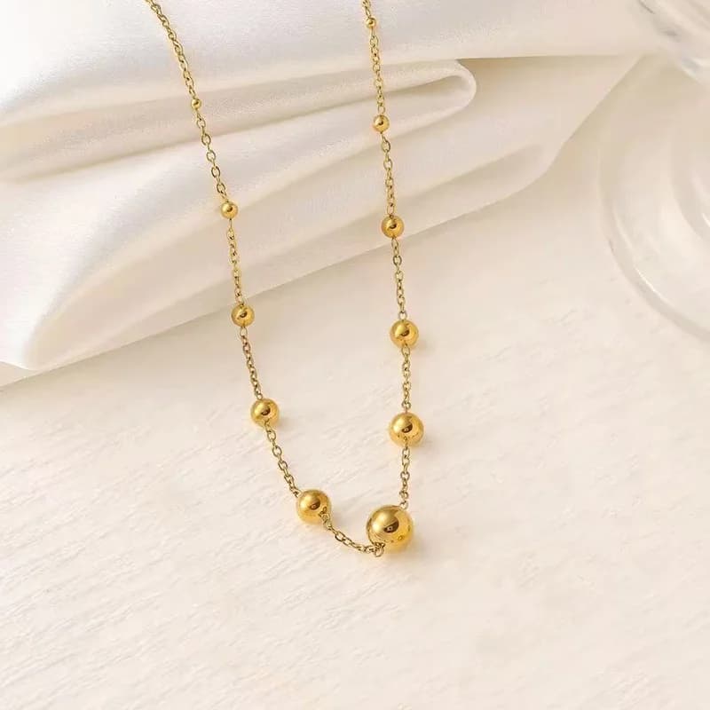 Collier chaîne épaisse à perles dorées