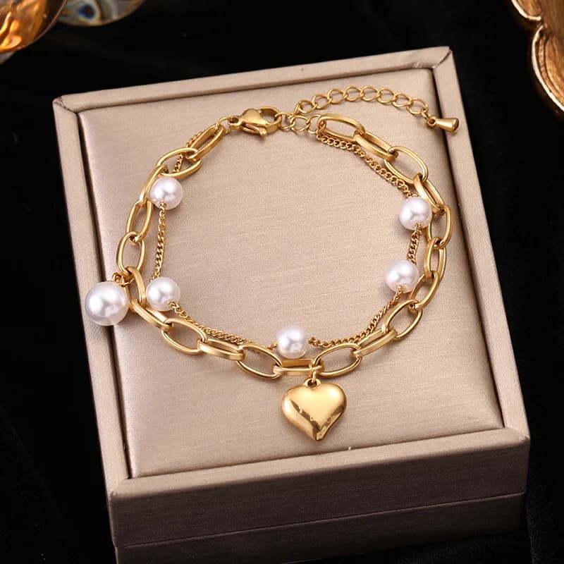 Bracelet charms doré avec multiples breloques