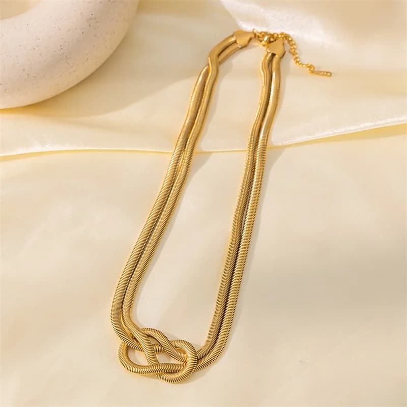 Collier superposé à longue chaîne