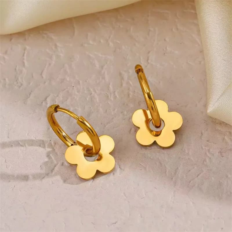 Boucles d'oreilles clous nœud papillon dorées en acier inoxydable