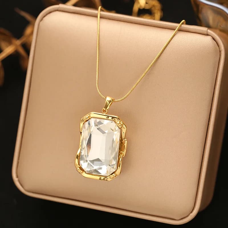 Collier pendentif grand carré en cristaux de zirconium