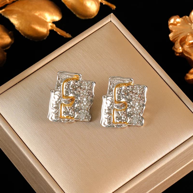 Boucles d'oreilles puces géométriques irrégulières dorées en acier inoxydable