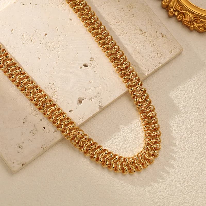 Collier ras-du-cou texturé plaqué PVD 18K