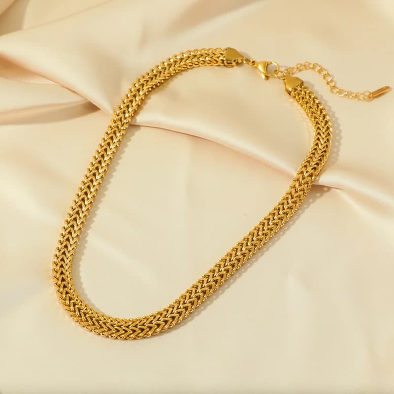Collier superposé à longue chaîne