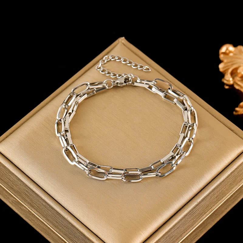 Bracelet à breloques couleur argent pour femmes