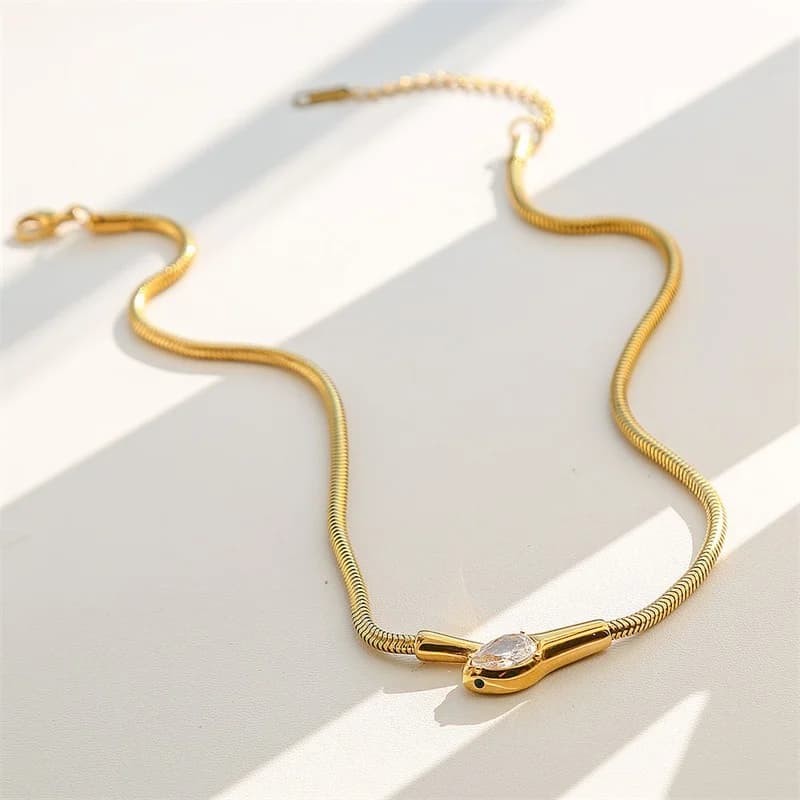 Collier superposé à longue chaîne