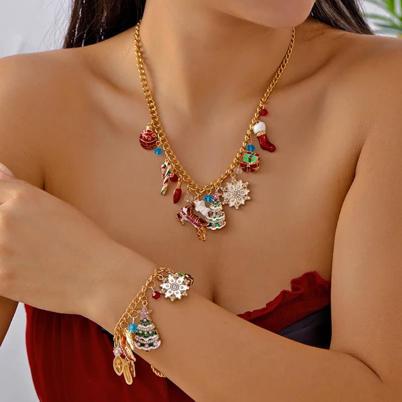 Collier pendentif sapin de Noël, flocon de neige et renne