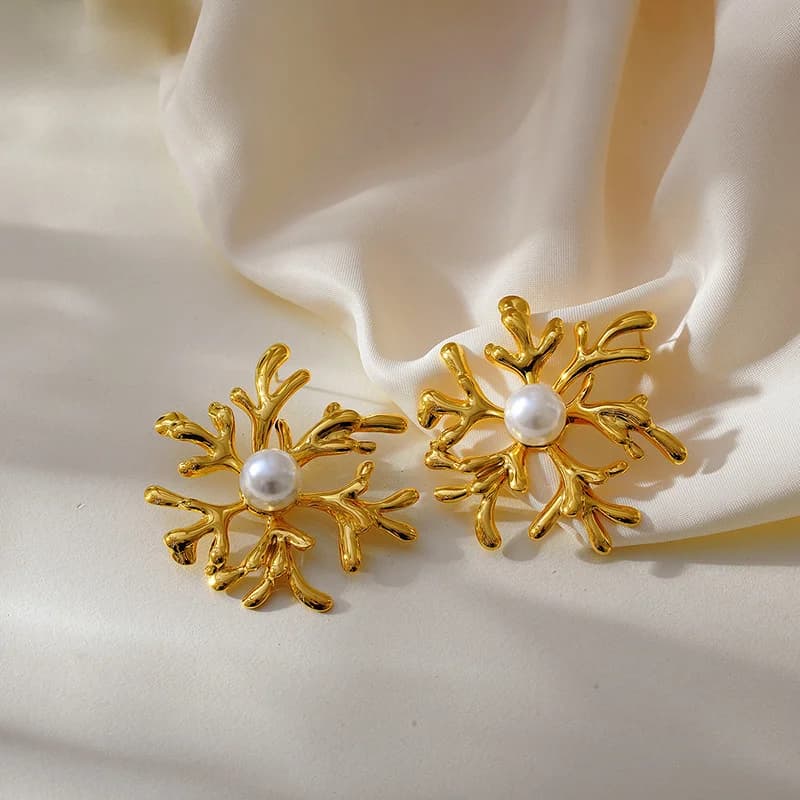 Boucles d'oreilles créoles pendentif coquillage et pompon