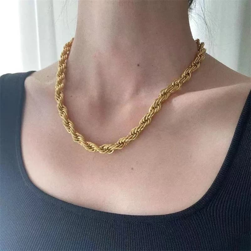 Collier ras-du-cou chaîne torsadée, plaqué or