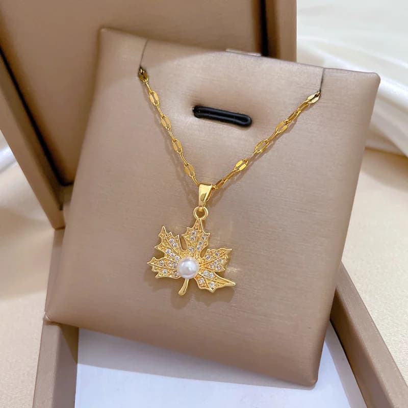 Collier pendentif fleur bleue