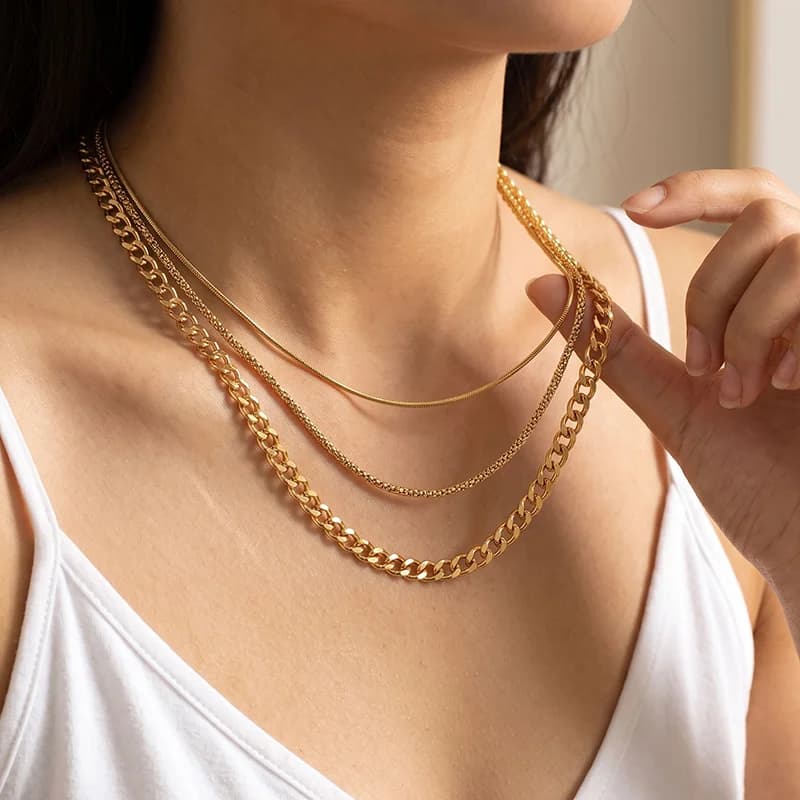 Collier empilé minimaliste en acier inoxydable à plusieurs rangs
