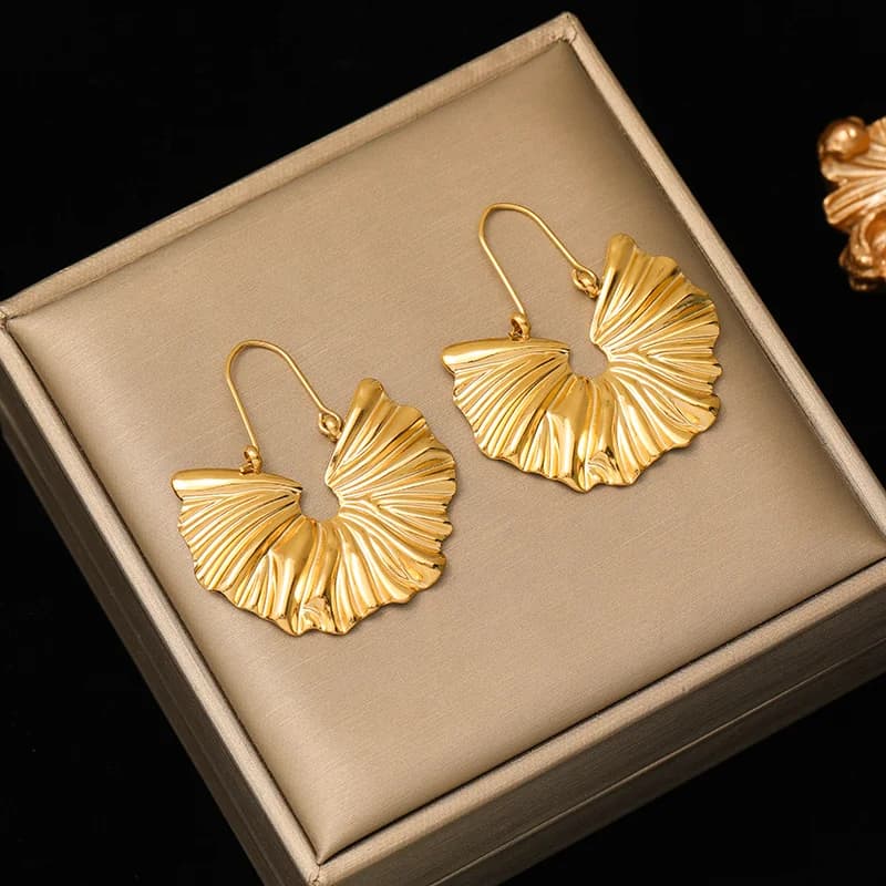 Boucles d'oreilles pendantes dorées Ginkgo Fleurs