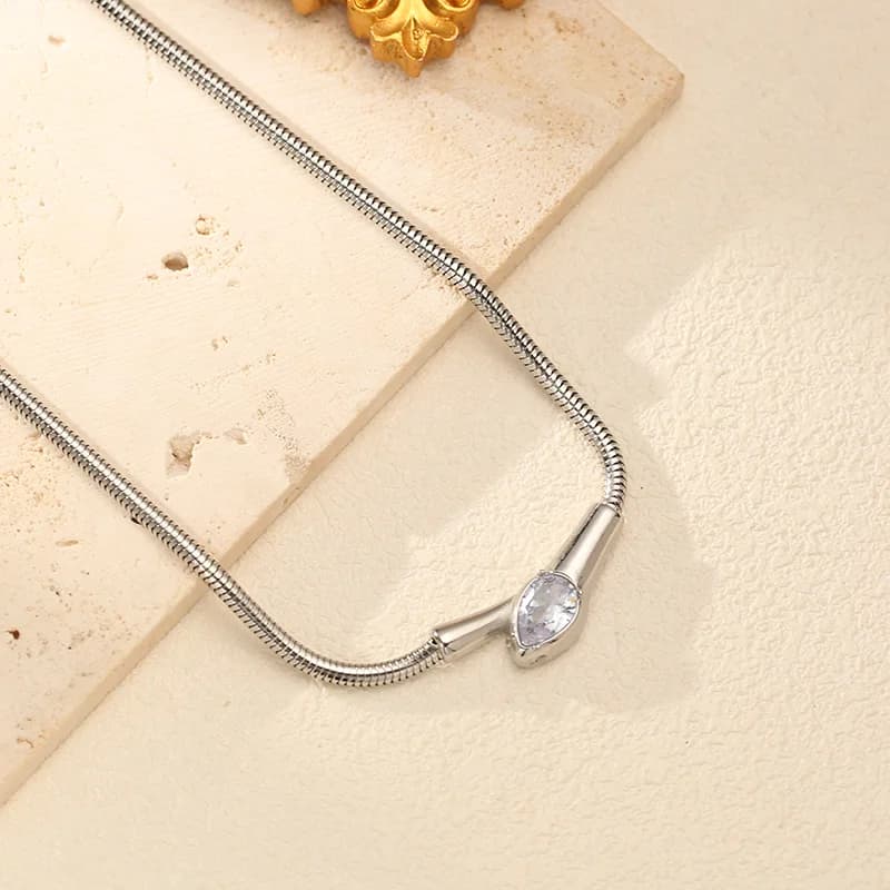Collier Tête de Serpent en Zircons, Couleur Argent