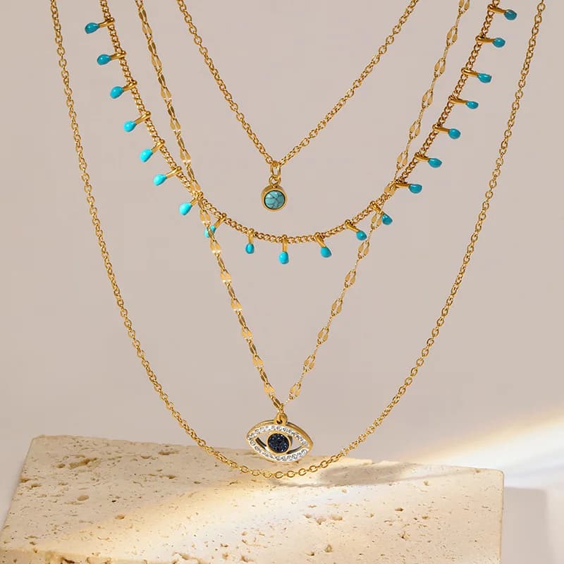 Collier à plusieurs rangs avec pendentif yeux bleus