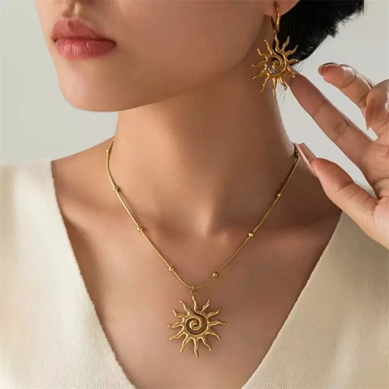 Parure collier et boucles d'oreilles soleil vintage