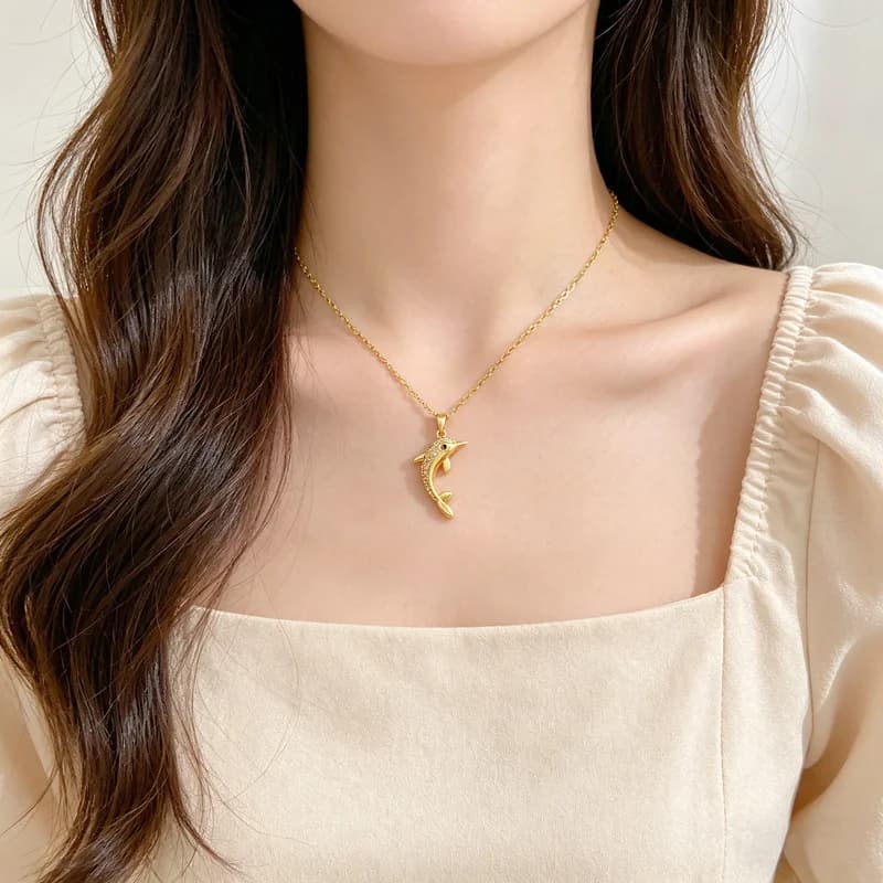 Collier pendentif dauphin en zircon cubique