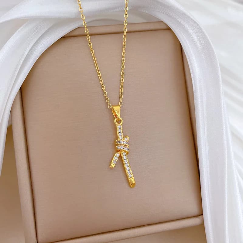Collier pendentif nœud papillon à zircons