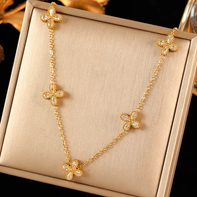 Collier chaîne épaisse à perles dorées
