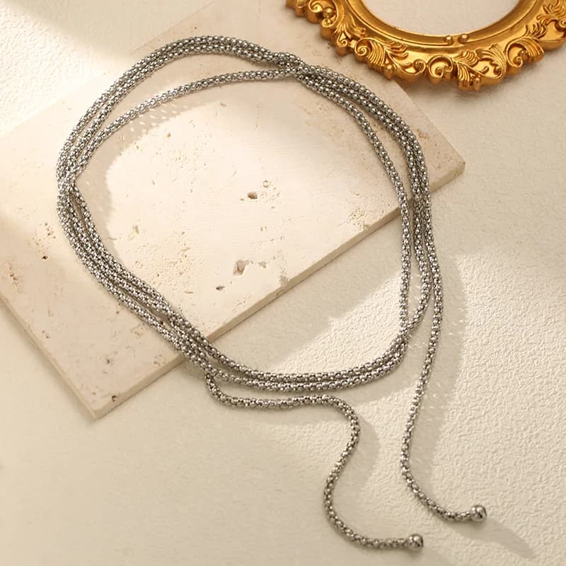 Collier superposé à longue chaîne