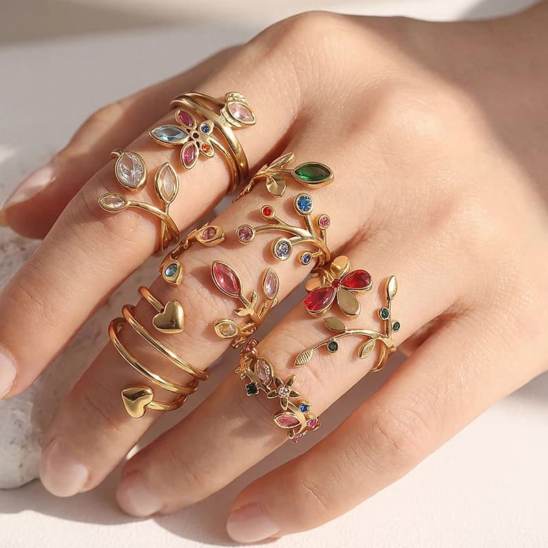 Bague ajustable feuille scintillante en zircons et acier inoxydable