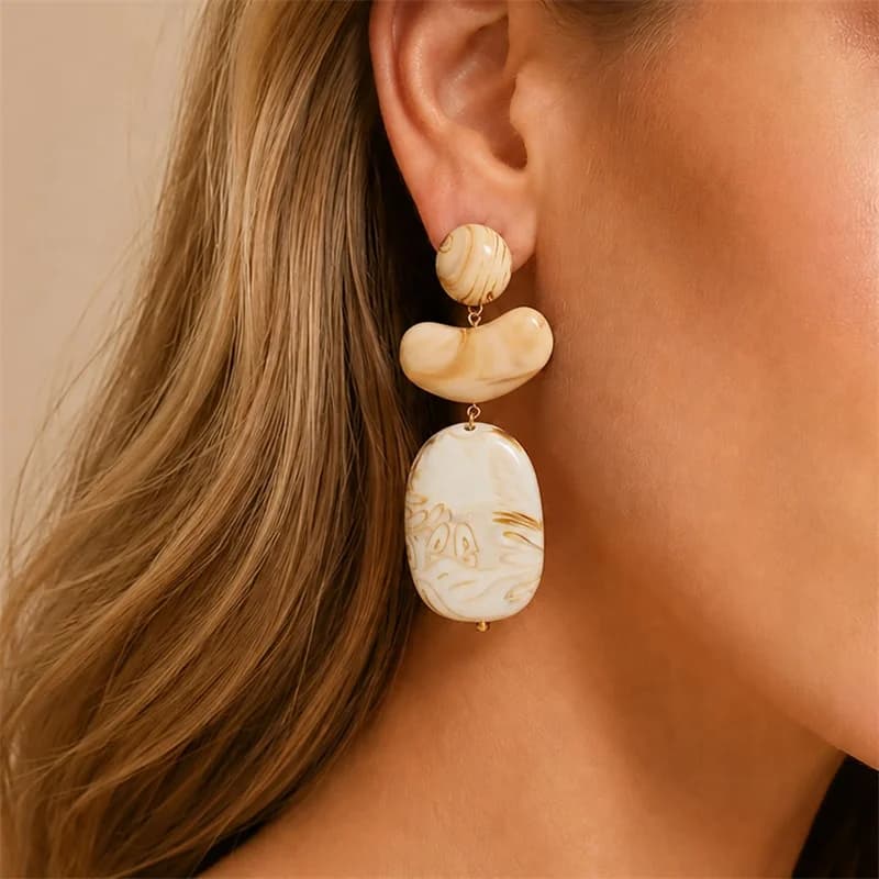 Boucles d'oreilles pendantes vintage en résine