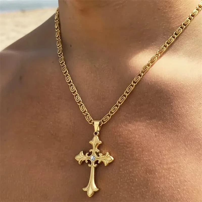 Collier pendentif croix en métal