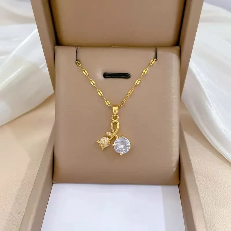 Collier pendentif fleur en zircone cubique