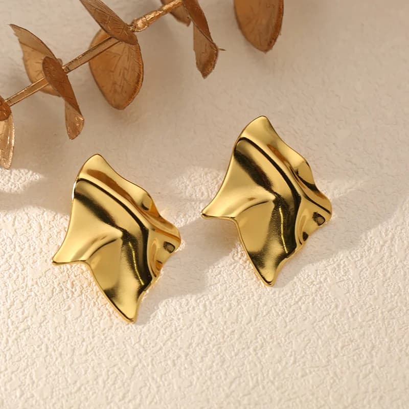 Boucles d'oreilles puces géométriques irrégulières dorées en acier inoxydable
